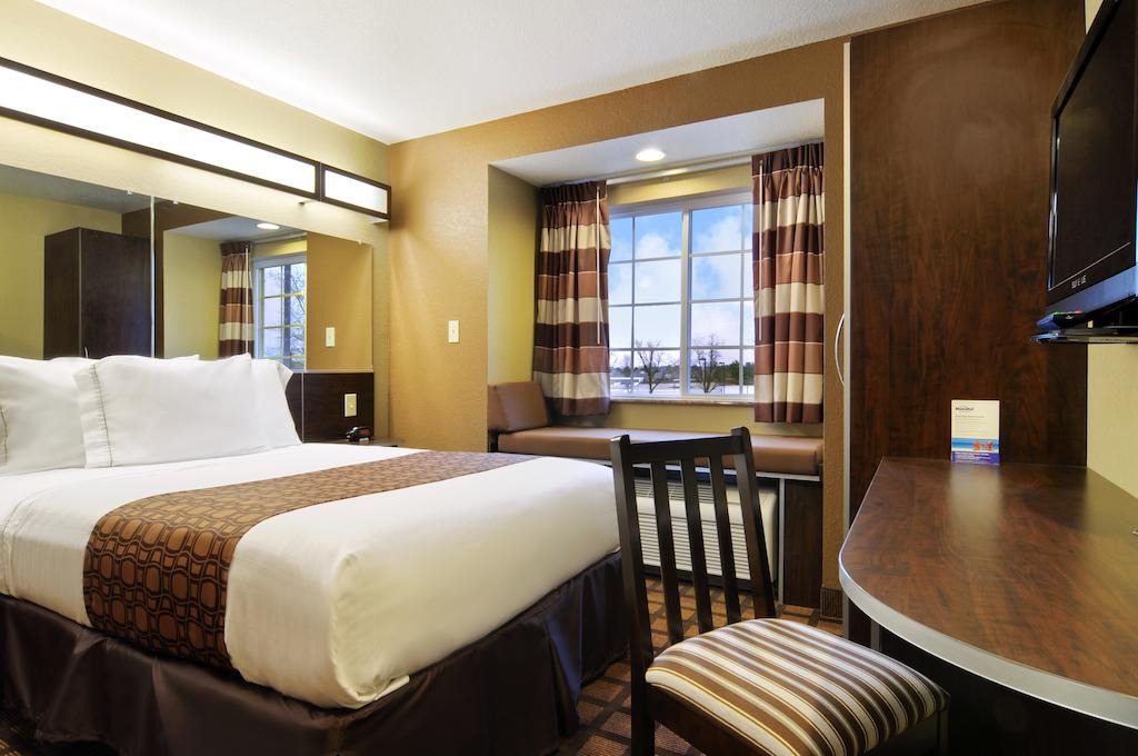 Microtel Inn And Suites Монтгомері Номер фото